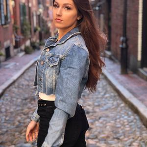 Meet your Posher, Amanda